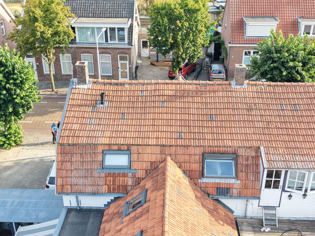 Pannendakrenovatie van Peters Dak Technieken vanuit de lucht